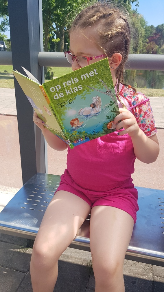 Op reis met de klas voorkant cover omslag kaft avi m3