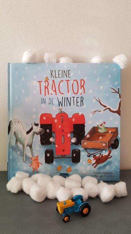 kleine tractor in de winter voorkant boek