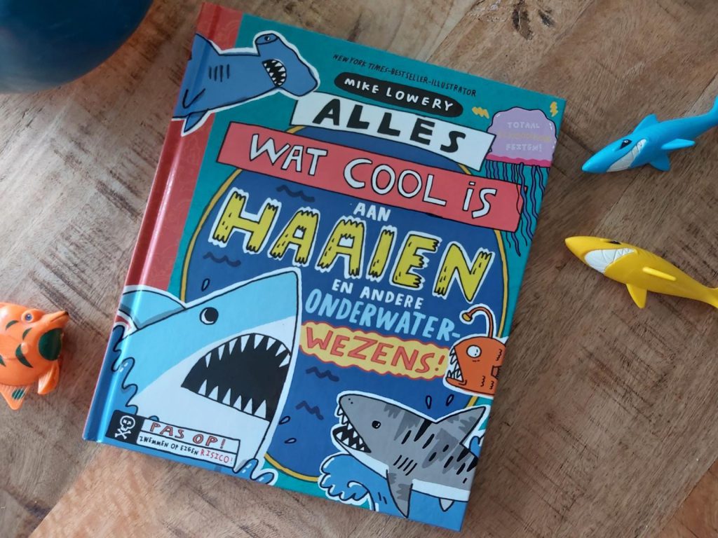 Alles wat cool is aan haaien en andere onderwater wezens voorkant cover omslag kaft