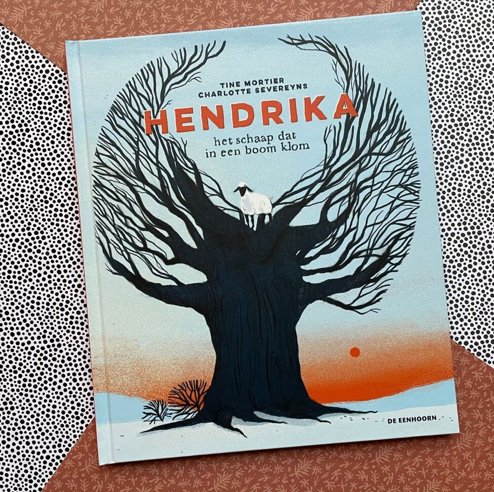 Hendrika het schaap dat in een boom klom voorkant cover omslag kaft