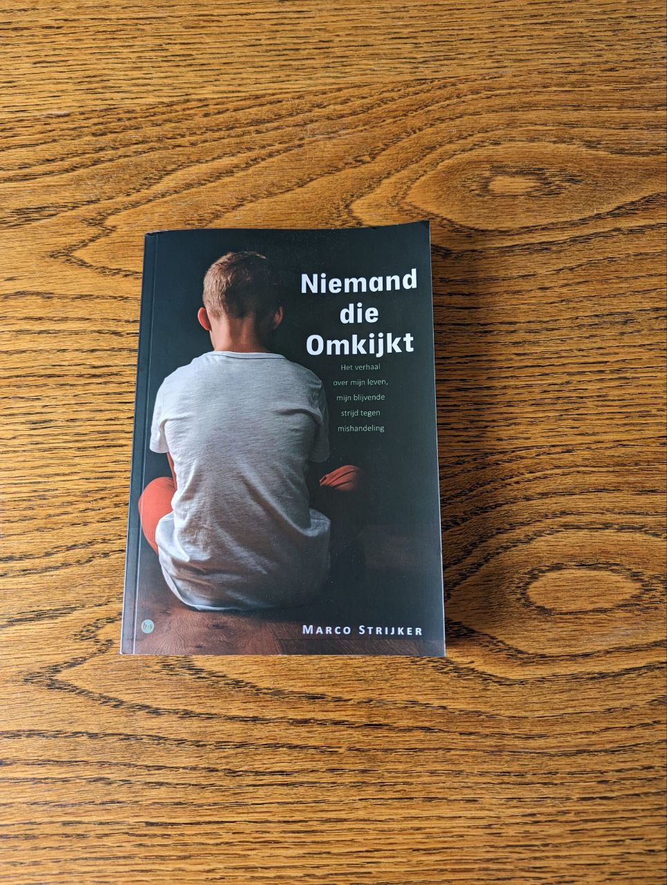 Niemand die omkijkt | Een persoonlijk verhaal voorkant cover omslag kaft