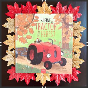 Kleine tractor in de herfst