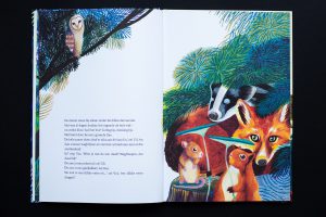 bladspiegel 2/3 de dieren het bos met muis op een boomstronk
