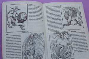 bladspiegel 1/3 bijzondere wezens (hippocampus, chimaera, griffioen, draak) waarvan enkelen aan bod komen in het boek