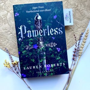 Powerless - Lauren Roberts voorkant boek pelckmans uitgever romantasy boekenserie cover voorkant boek