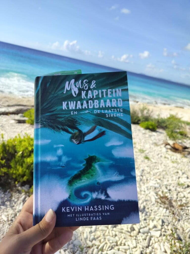 Mus en kapitein Kwaadbaard en de laatste sirene deel 5 kevin hassing voorkant boek omslag cover