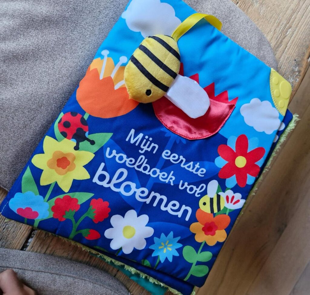 Mijn eerste voelboek vol bloemen