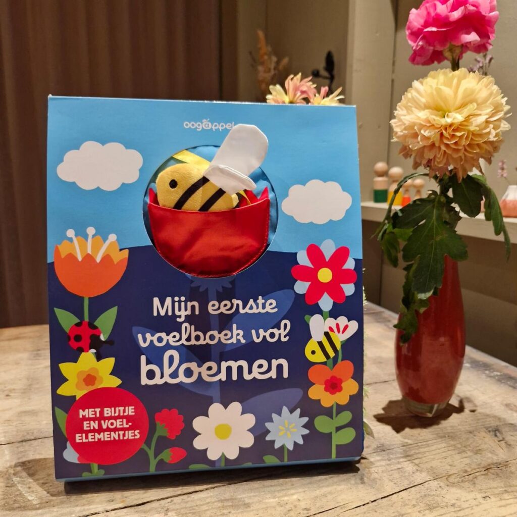 Mijn eerste voelboek vol bloemen