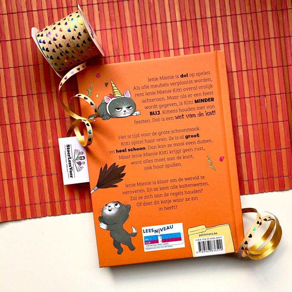 Ienie mienie kitti kitti viert feest maddy mara avi m4 achterkant achterflap synopsis samenvatting boek omslag cover