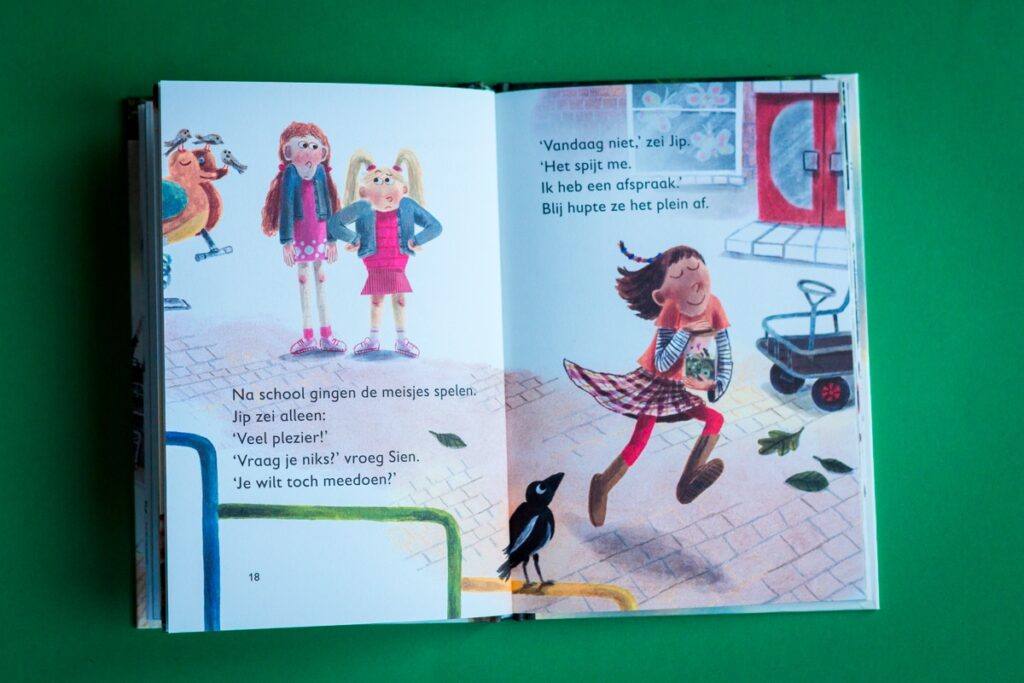 bladspiegel 3/3 Jip speelt zelf en laat de klasgenoten links liggen. spreadvullende illustratie met korte stukjes tekst