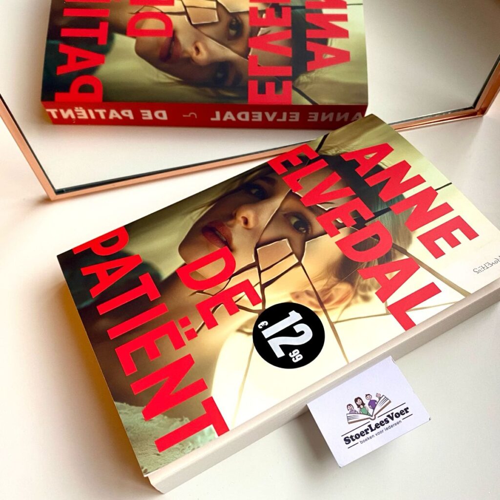 De patiënt Anne Elvedal psychologische thriller voorkant boek cover omslag gebroken gezicht vrouw