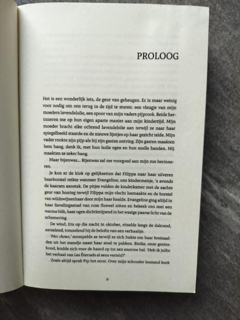 eerste blz Een bloedrode sluier