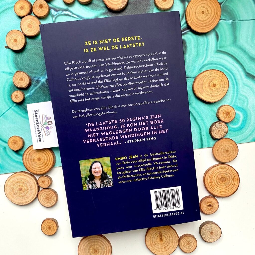 achterkant achterflap synopsis samenvatting cover omslag kaft De terugkeer van Ellie Black emiko jean Chelsey Calhoun 1 thriller
