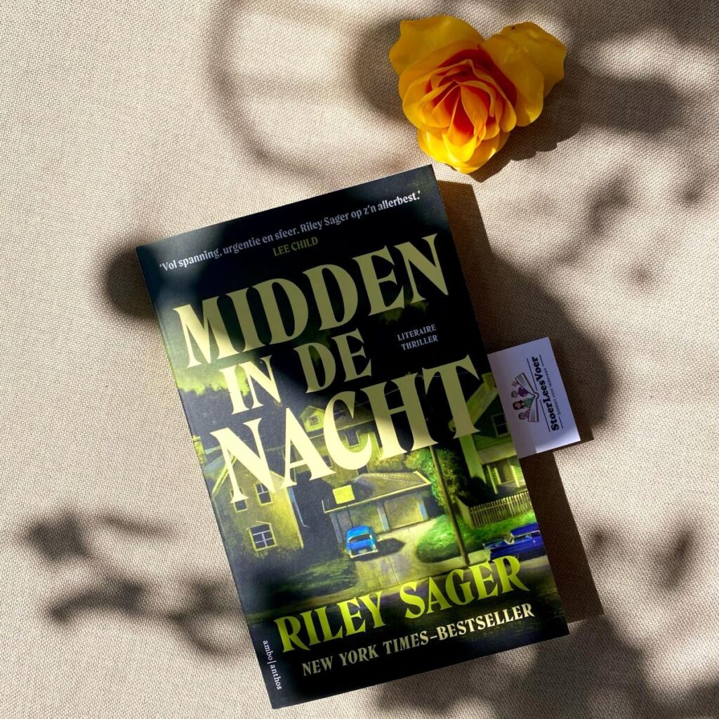 Midden in de nacht Riley Sager voorkant cover omslag boek thriller