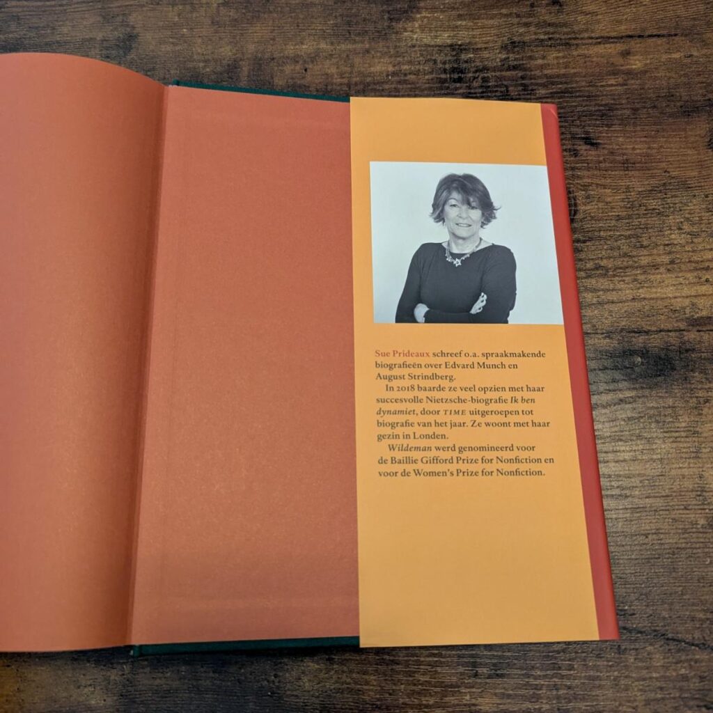 achterflap, stukje over Sue Prideaux