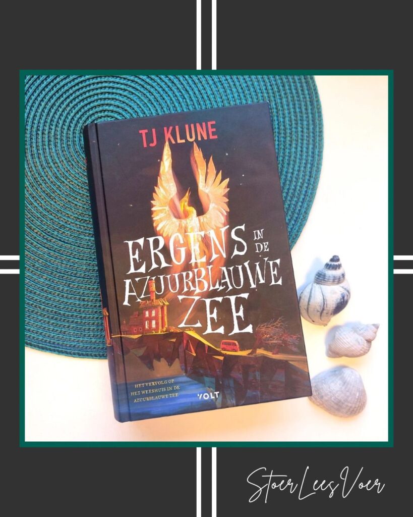 ergens in de azuurblauwe zee hoofdfoto voorkant cover omslag kaft tj klune