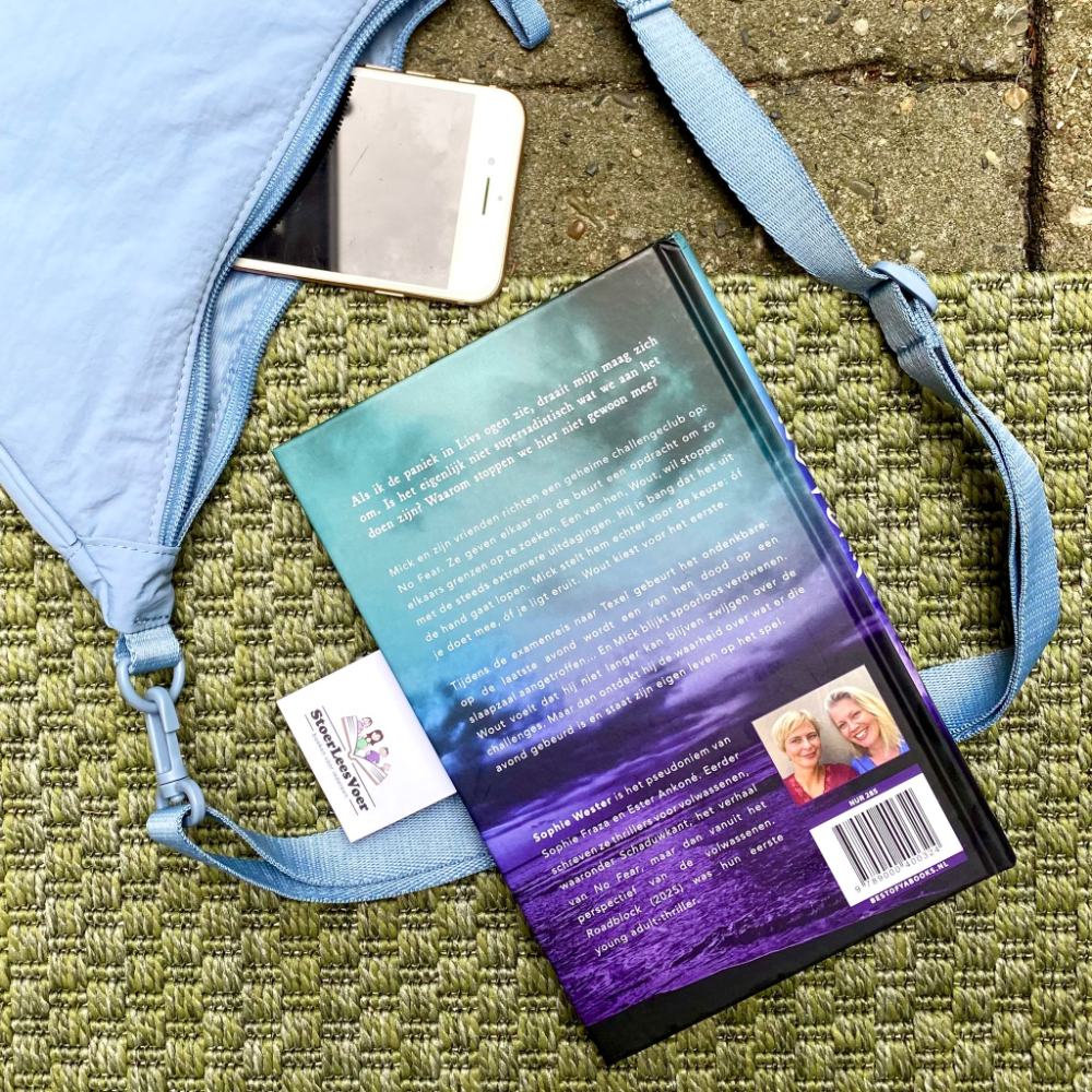 No Fear Sophie Wester achterkant achterflap synopsis samenvatting cover omslag kaft ya jeuhdthriller blauw paarse lucht vriendsgroep
