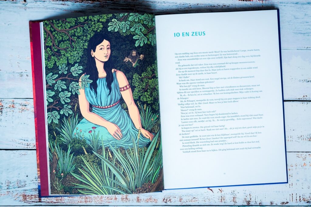 bladspiegel 2/3 bladvullende illustratie van Io waar Zeus verliefd op wordt. Op de andere pagina alleen tekst.