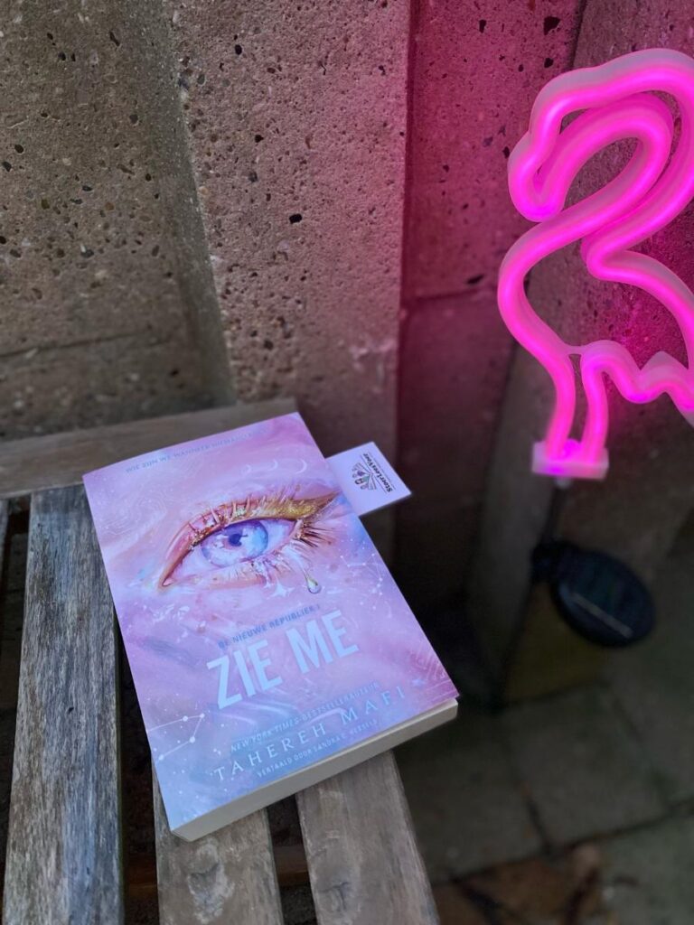 Zie me De Nieuwe Republiek 1 Tahereh Mafi voorkant cover omslag kaft boek