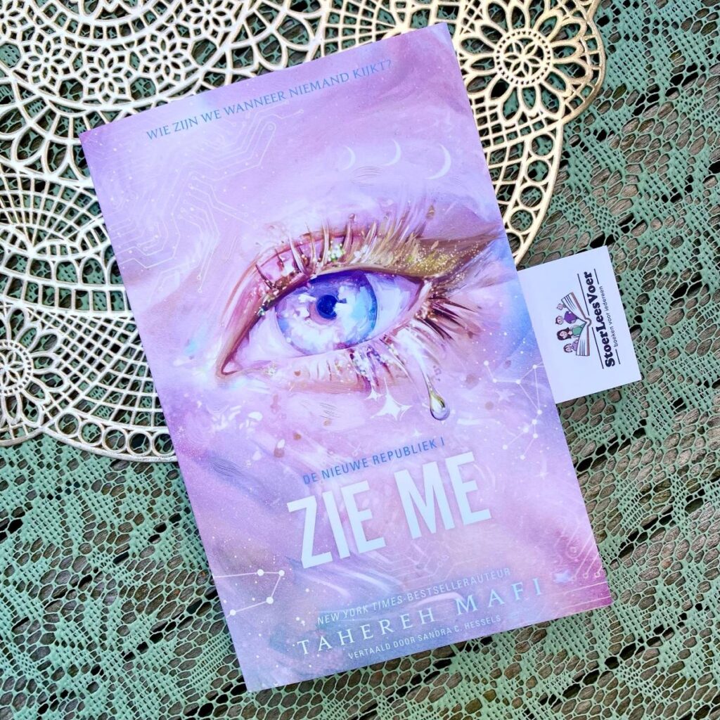 Zie me De Nieuwe Republiek 1 Tahereh Mafi voorkant cover omslag kaft boek