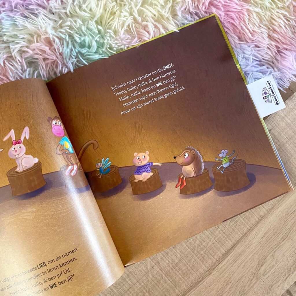 zonder woorden dieren op school in boom op boomstammetjes