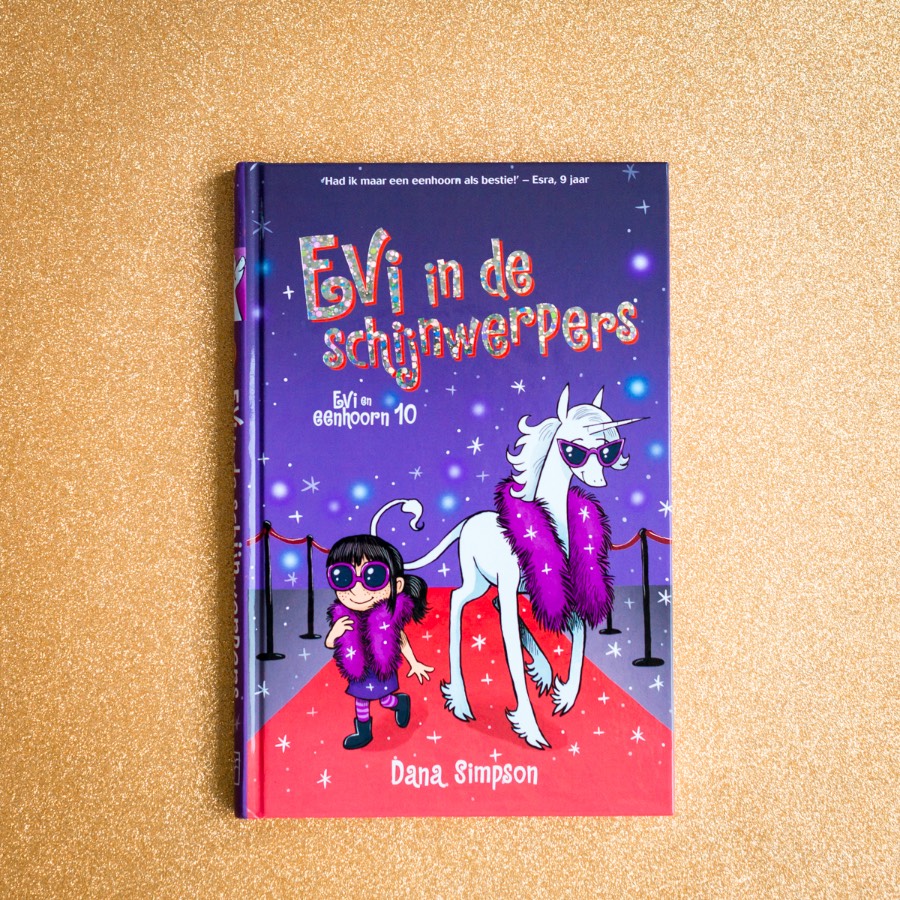 voorkant Evi in de schijnwerpers door Dana Simpson