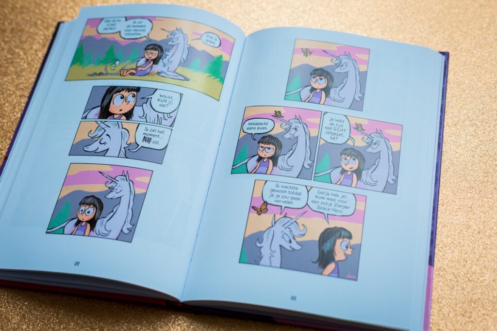 bladspiegel 3/3 pagina 33 door Dana Simpson