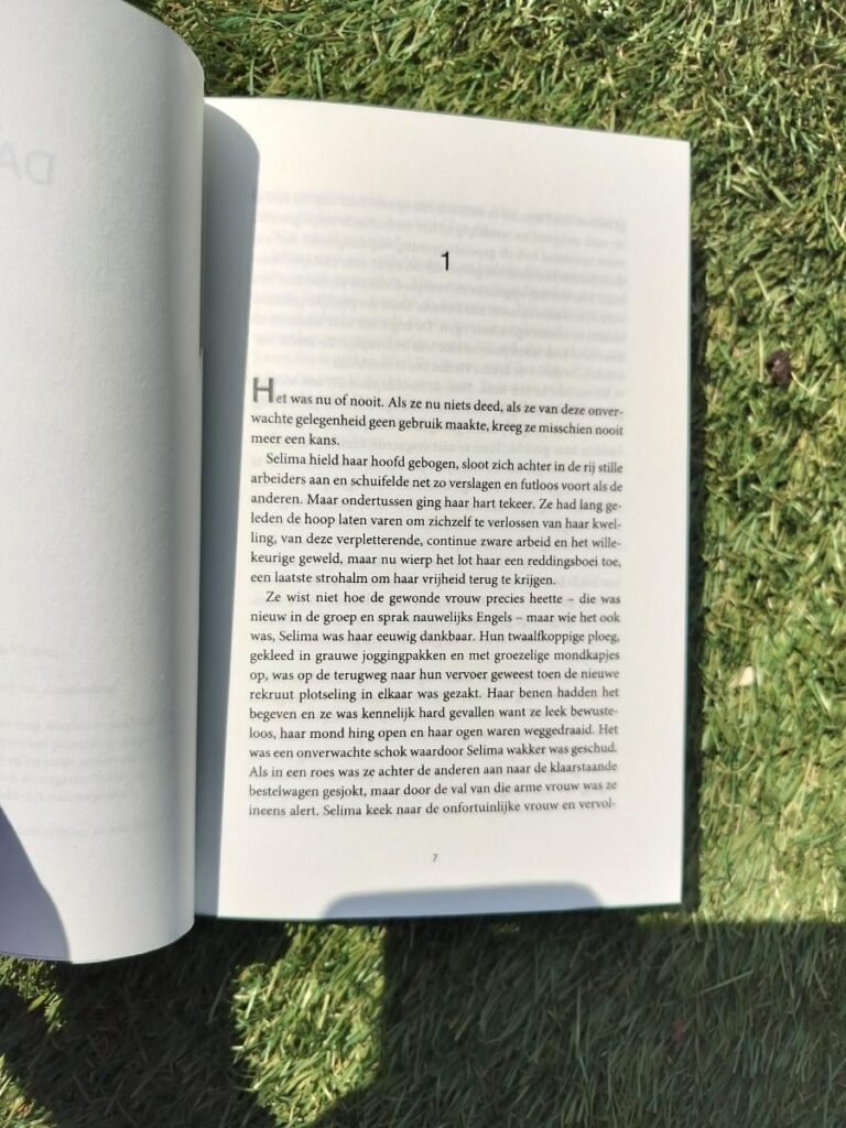 Eerste bladzijde door het vuur