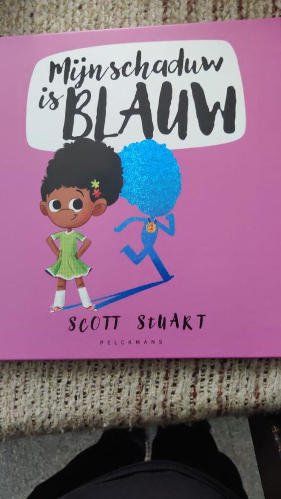 Kader cover mijn schaduw is blauw voorkant omslag kaft