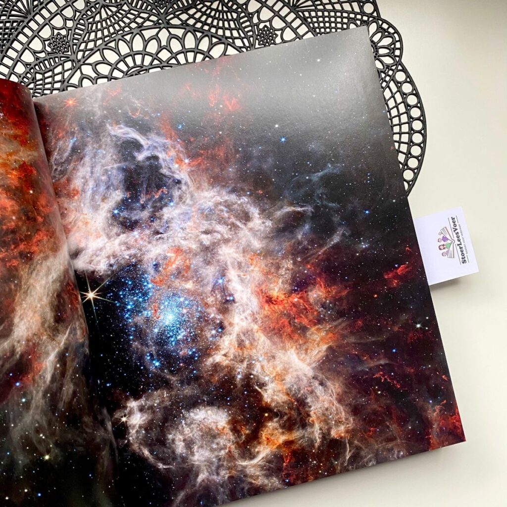 schutblad boek over de ruimte librero