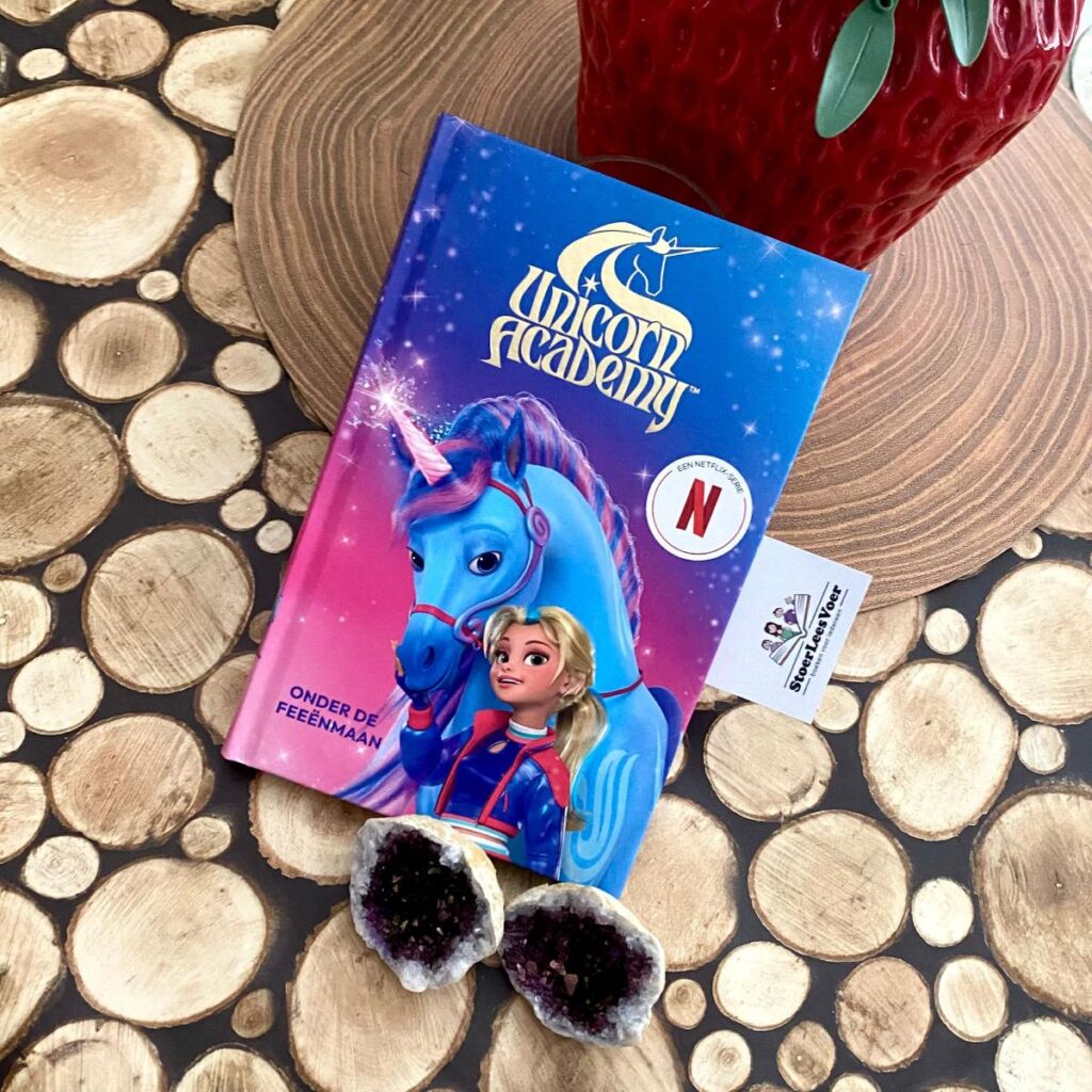 Onder de feeënmaan Unicorn Academy 2 voorkant cover omslag kaft