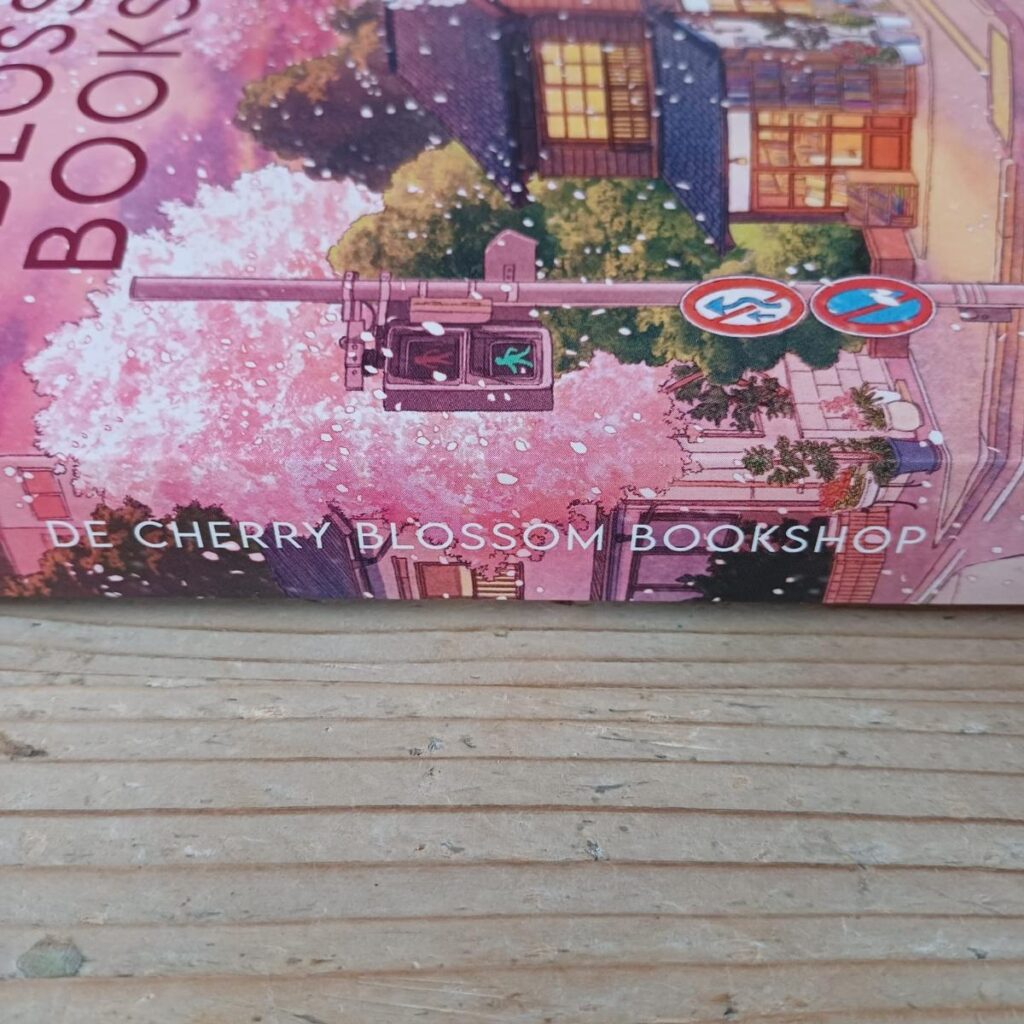 zijkant Roman 'De Cherry Blossom Bookshop' van auteur Takuya Asakura voorkant cover omslag kaft cover
