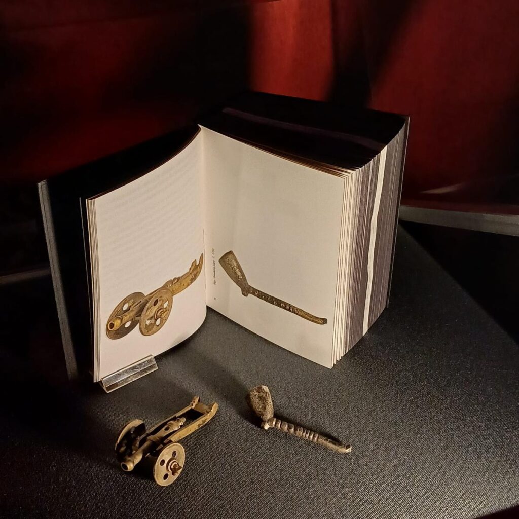 onder/under amsterdam