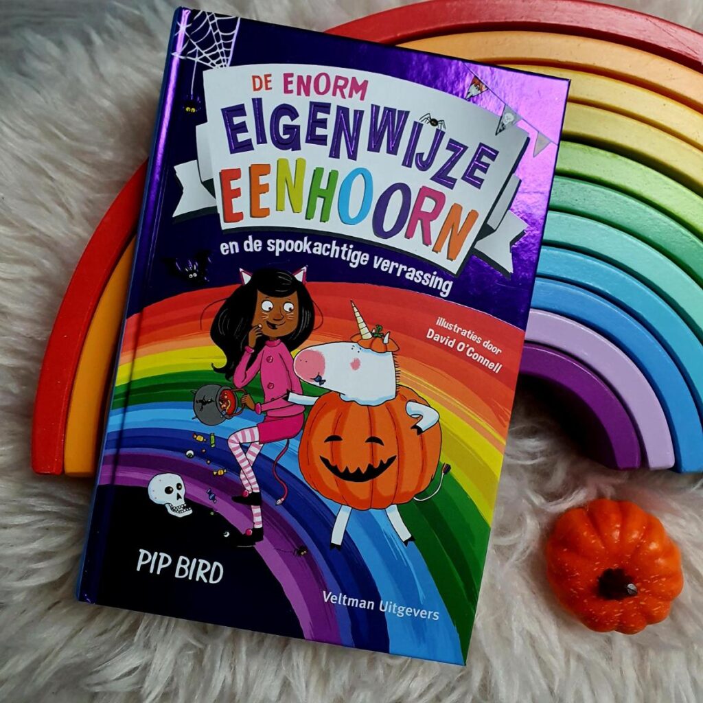 De spookachtige verrassing De enorm eigenwijze eenhoorn 11 voorkant cover omslag kaft