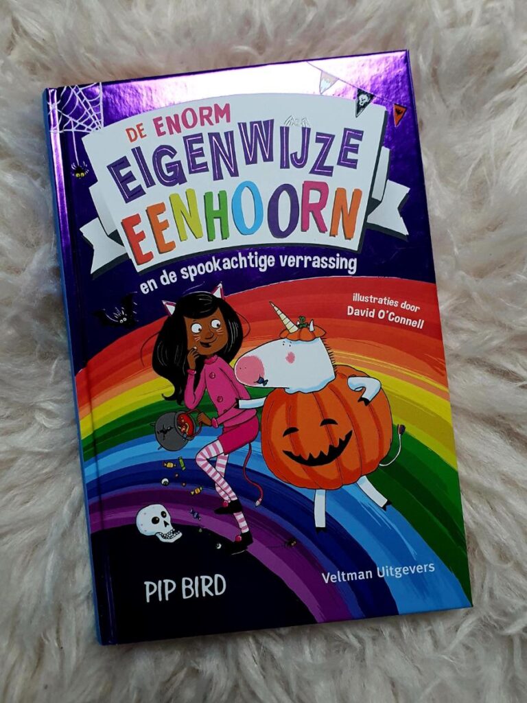 De spookachtige verrassing De enorm eigenwijze eenhoorn 11 voorkant cover omslag kaft