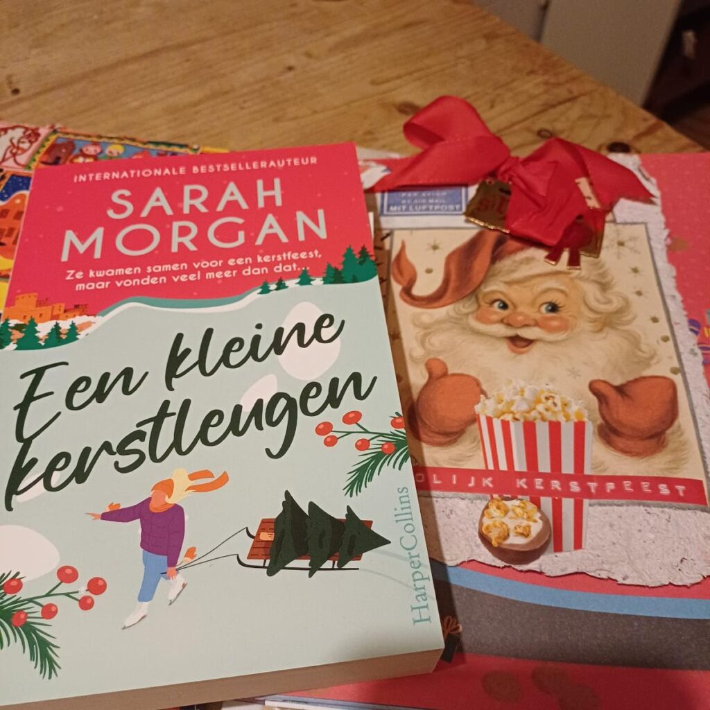 Kerstroman 'Een kleine kerstleugen' van auteur Sarah Morgan voorkant cover omslag kaft