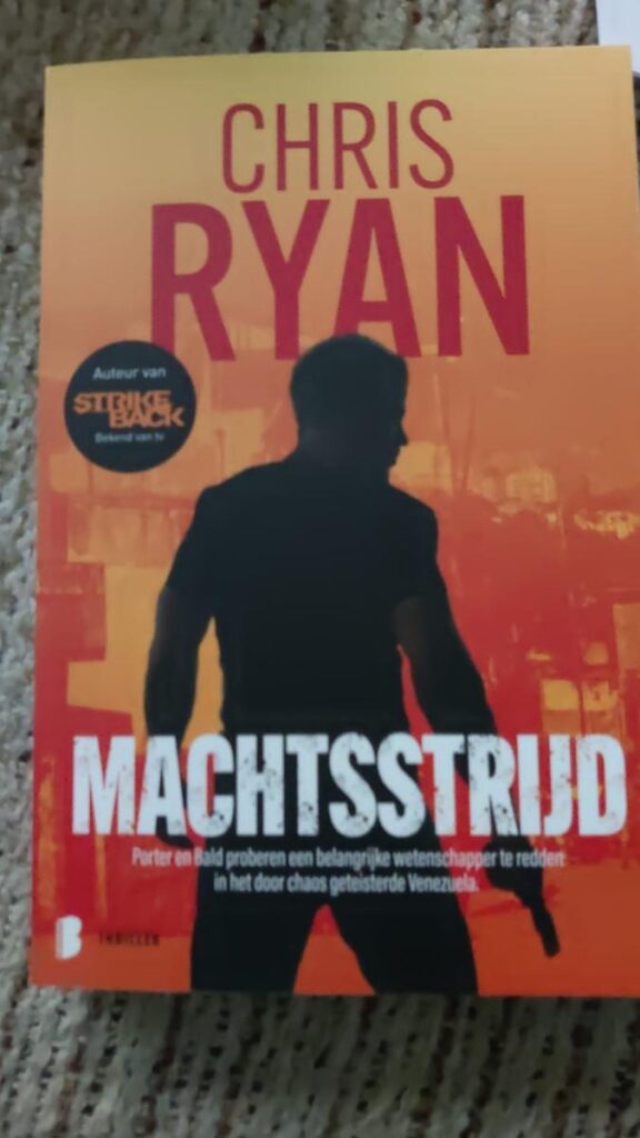 Machtsstrijd voorkant cover omslag kaft strike back 6