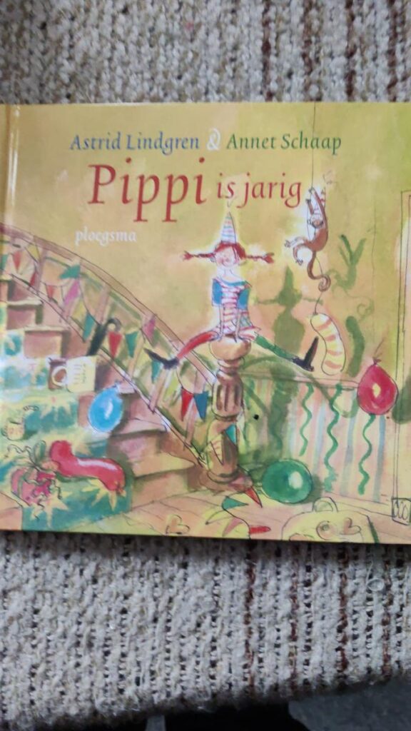 Pippi is jarig voorkant cover omslag kaft 80 jaar jubileum