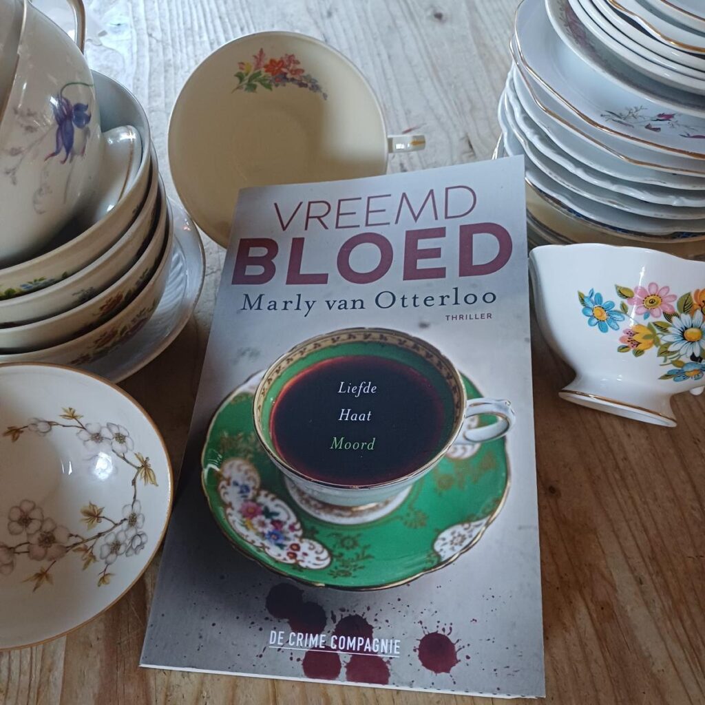 De thriller 'Vreemd Bloed' van auteur Marly van Otterloo cover omslag kaf voorkant