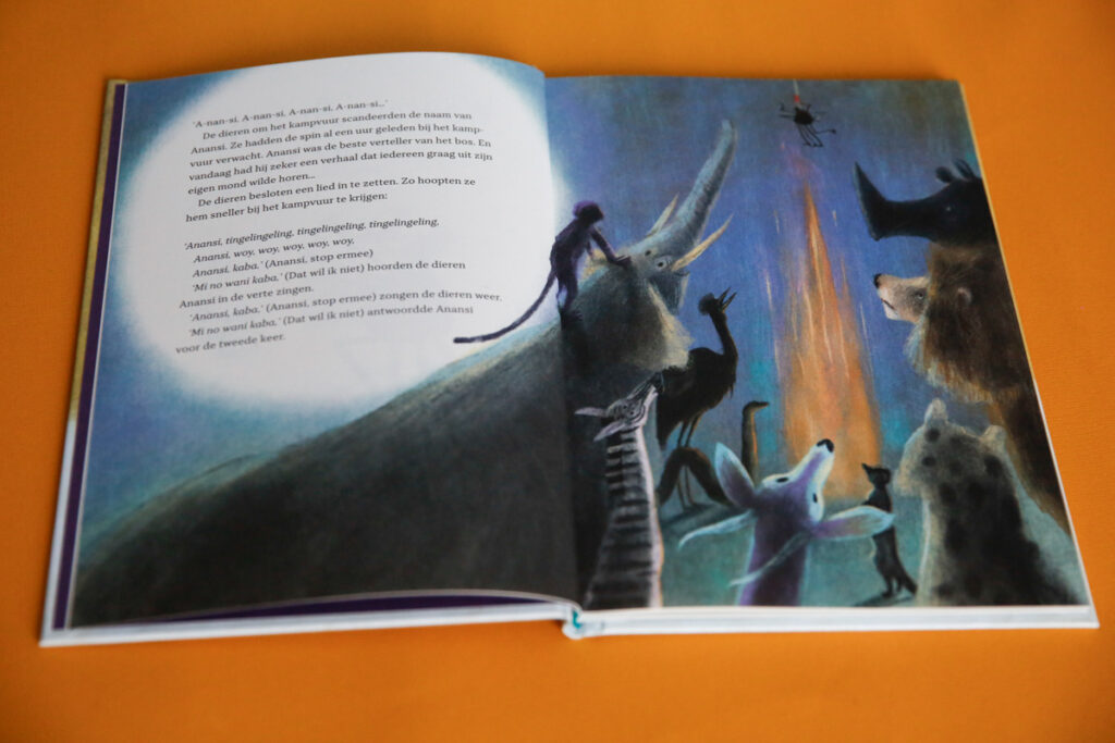 bladspiegel 1/2 Illustraties van Jeska Verstegen met tekst De dieren willen een verhaal van Anansi horen