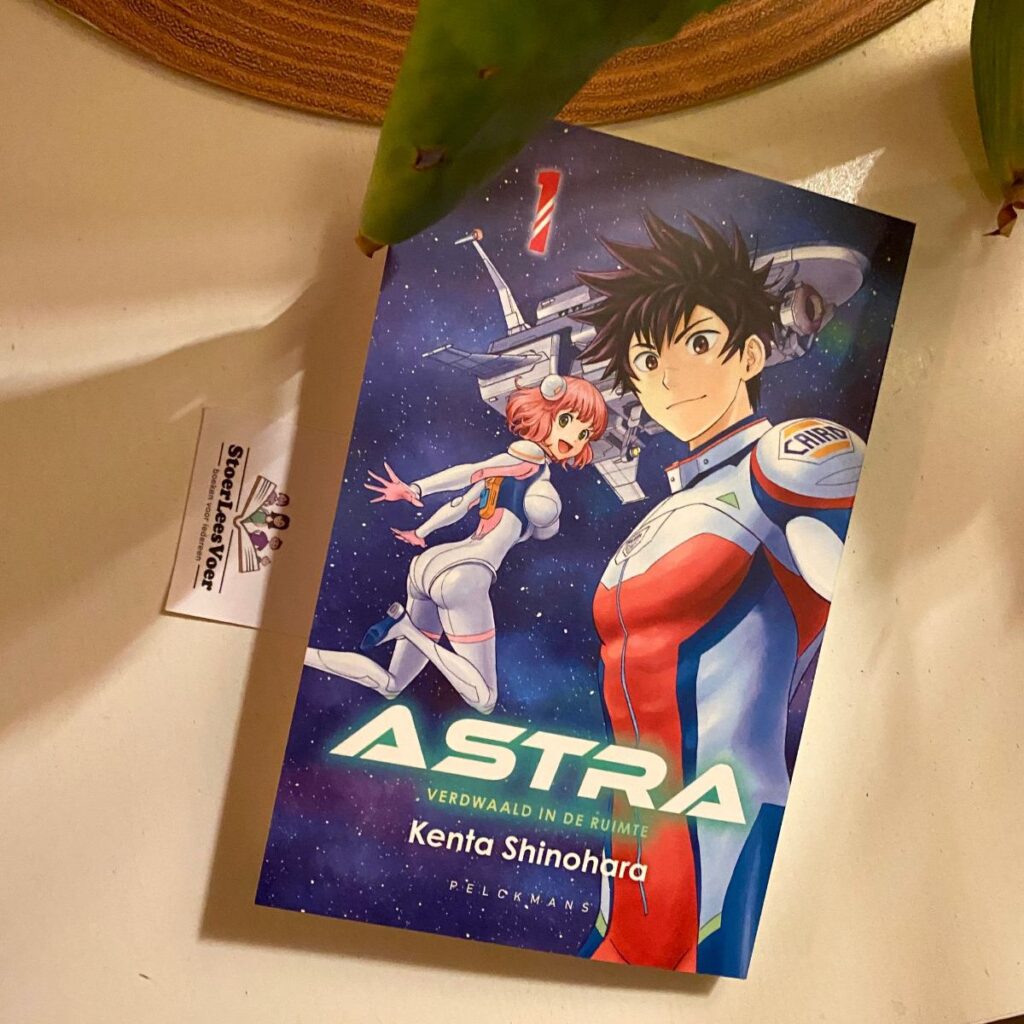 Astra verdwaald in de ruimte voorkant cover omslag kaft manga