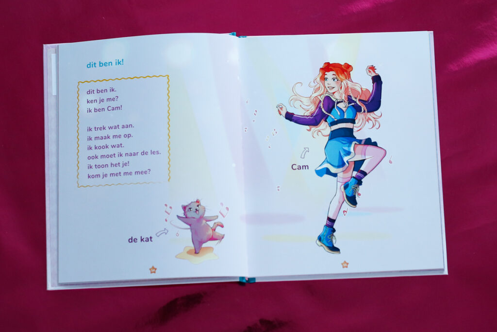 bladspiegel pagina 14 en 15 in Avi start Linker pagina paarse letters in kader, rechter pagina illustratie van Camille