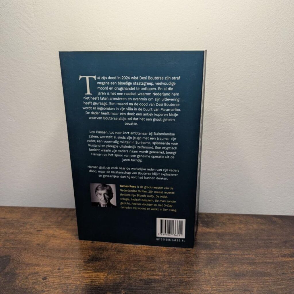 Nacht over Paramaribo achterkant