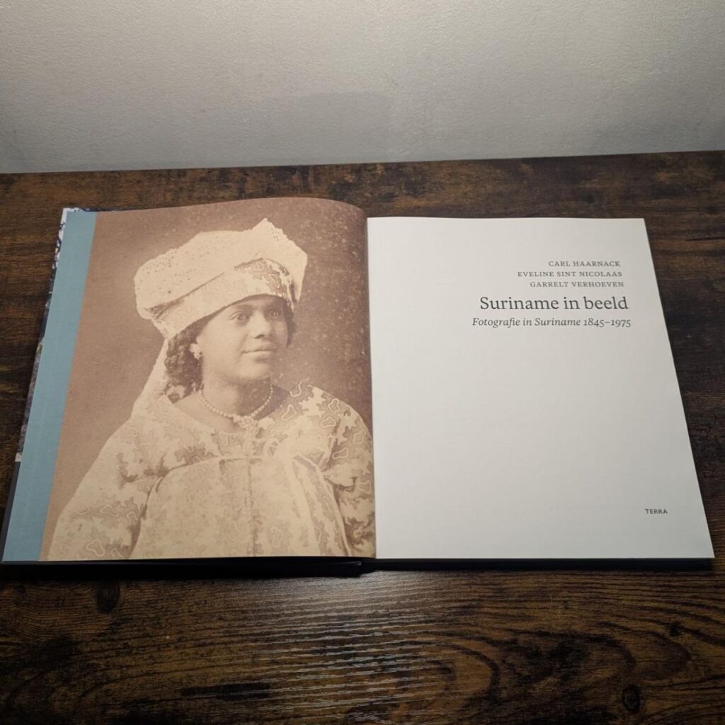 Titelpagina Suriname in beeld