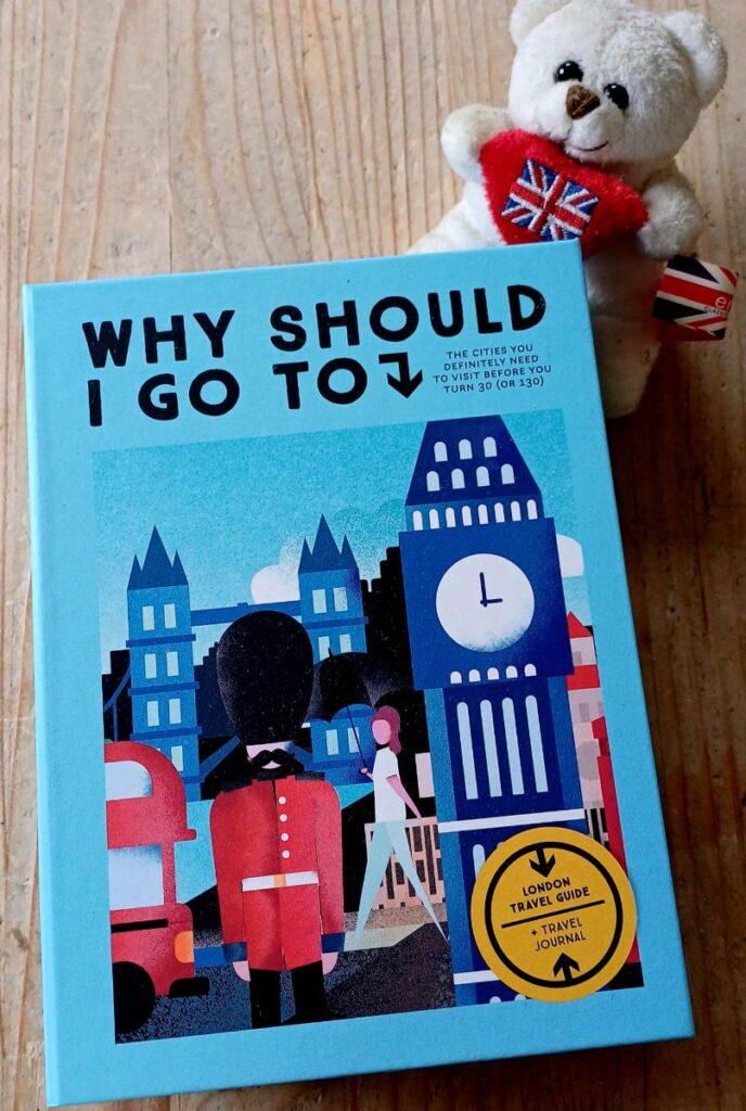 voorkant cover omslag kaft why should I go to london bestaande uit reisgids en reisjournal